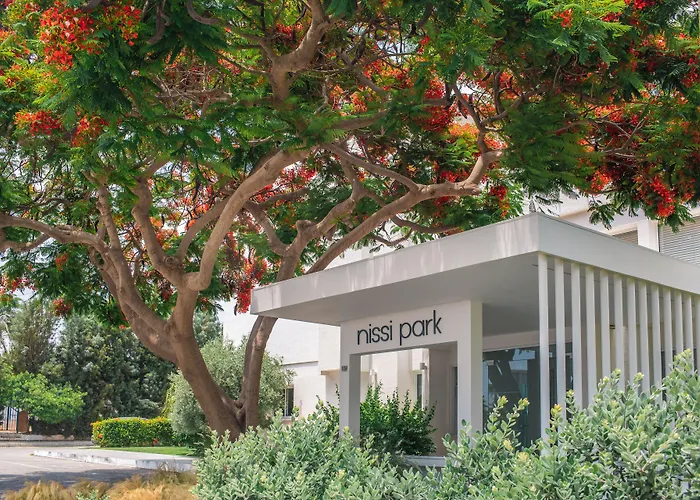 Nissi Park Отель 3*