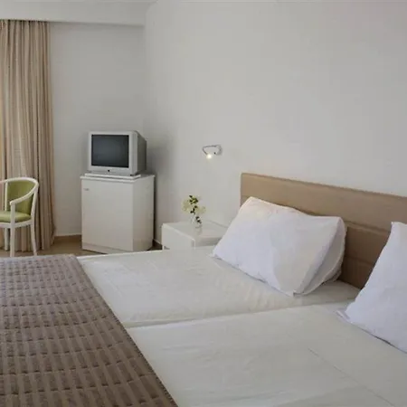 Nissi Park Hotell 3*