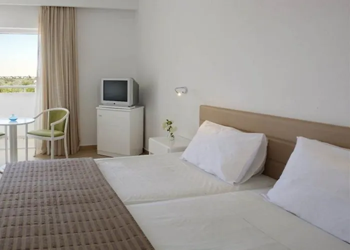 Nissi Park Hotell 3*